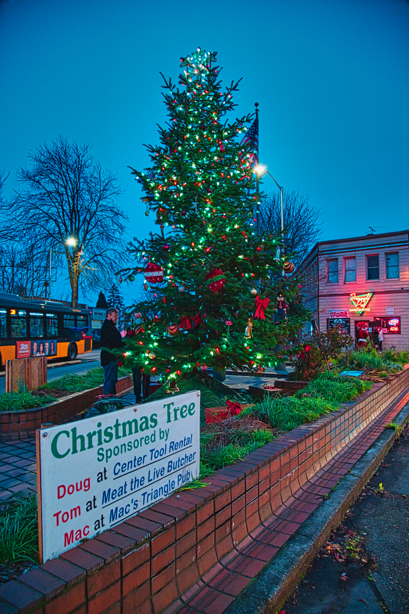 White Center lights up their tree and local holiday spirit Westside